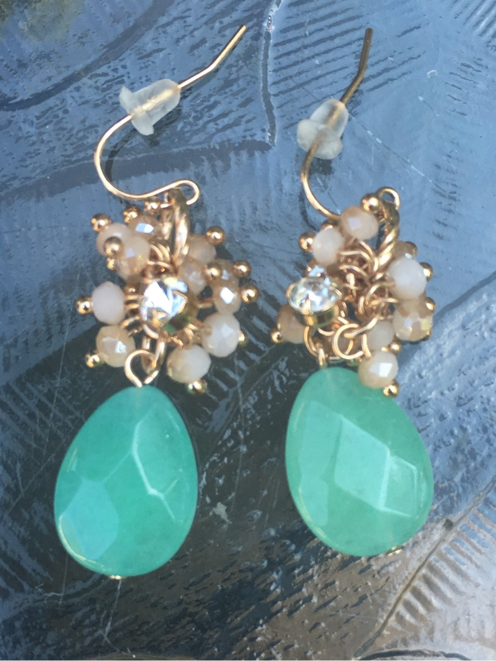 🌎👂🏼Mint & Beige Cluster Teardrop Earrings